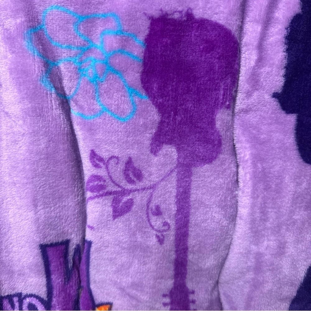 New Disney Hannah Montana 50" x 70" Purple Plush Throw Blanket On Hanger - Picture 4 of 8